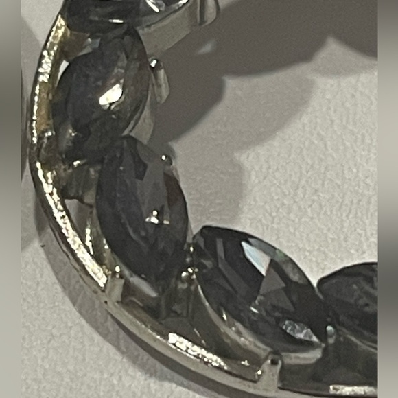 French hook earrings. Faceted gray set in silver-tone. - Picture 8 of 9